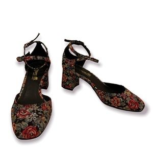 I’intervalle Reikan Ankle Strap Block Heel Floral Brocade Round Toe Heels 8.5